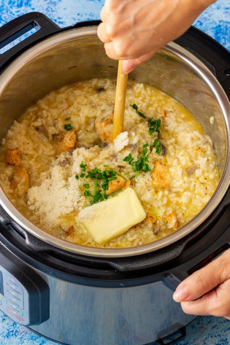 Open pressure cooker with chicken risotto inside. 