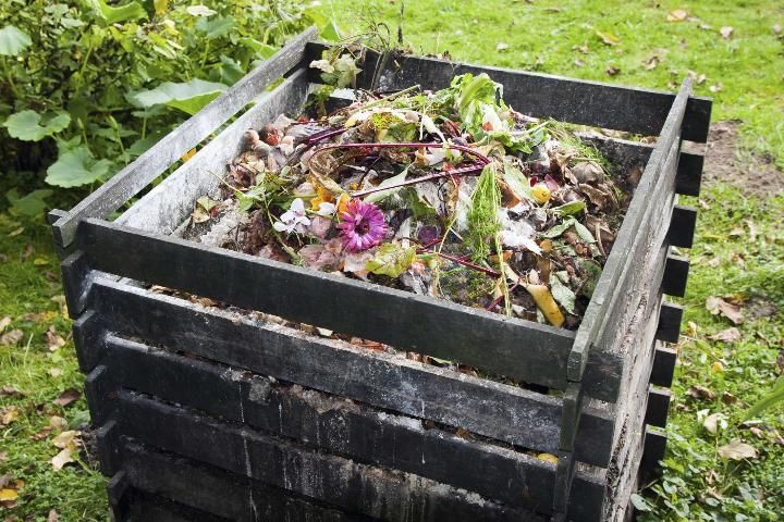 Figure 2. It is important that a compost unit or pile be a minimum of 3'x3'x3'.