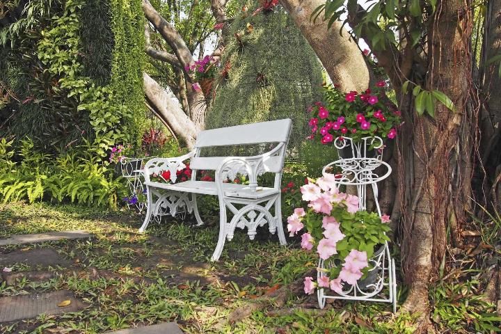 Figure 2. An outdoor garden room with seating, garden art, mulch, hardscape, a water feature, a birdbath, or other focal points is sometimes the best solution for difficult shade.