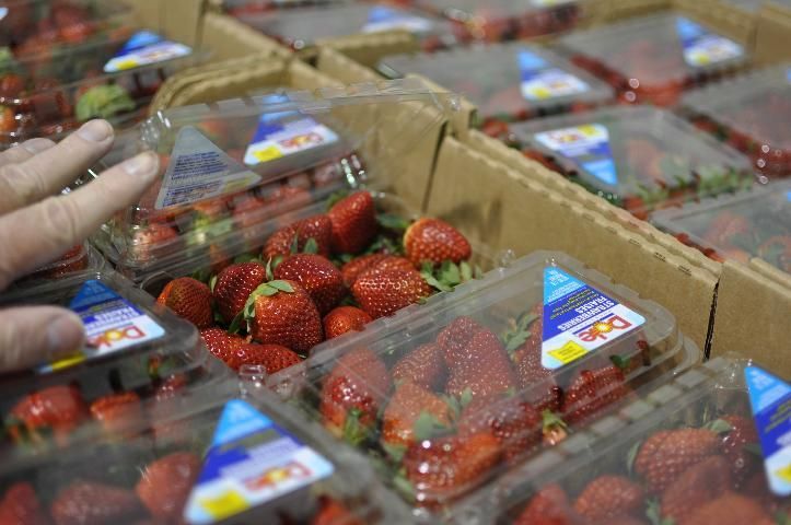 Figure 8. Polyethylene terephthalate thermoformed (PET) clamshell containers for strawberries.