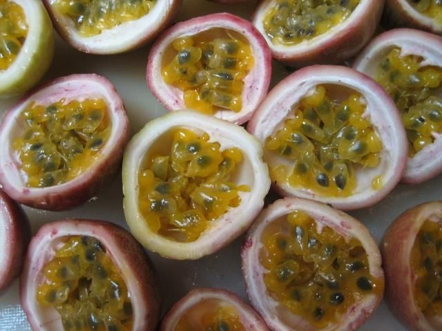 Figure 3. Passion fruit halves with typical aril fill.