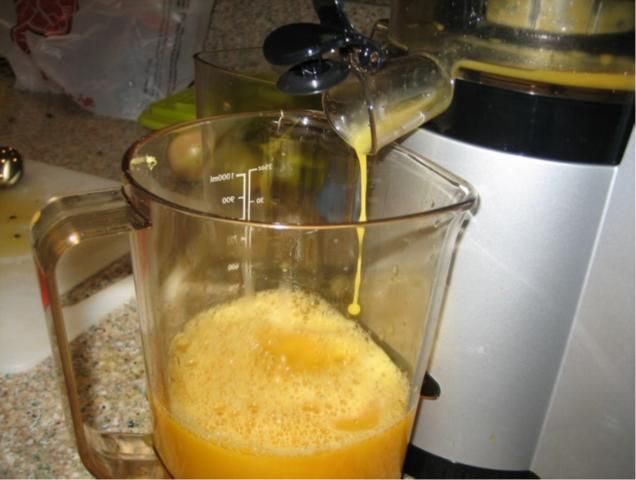Figure 27. Extracting passion fruit juice using a juicer.