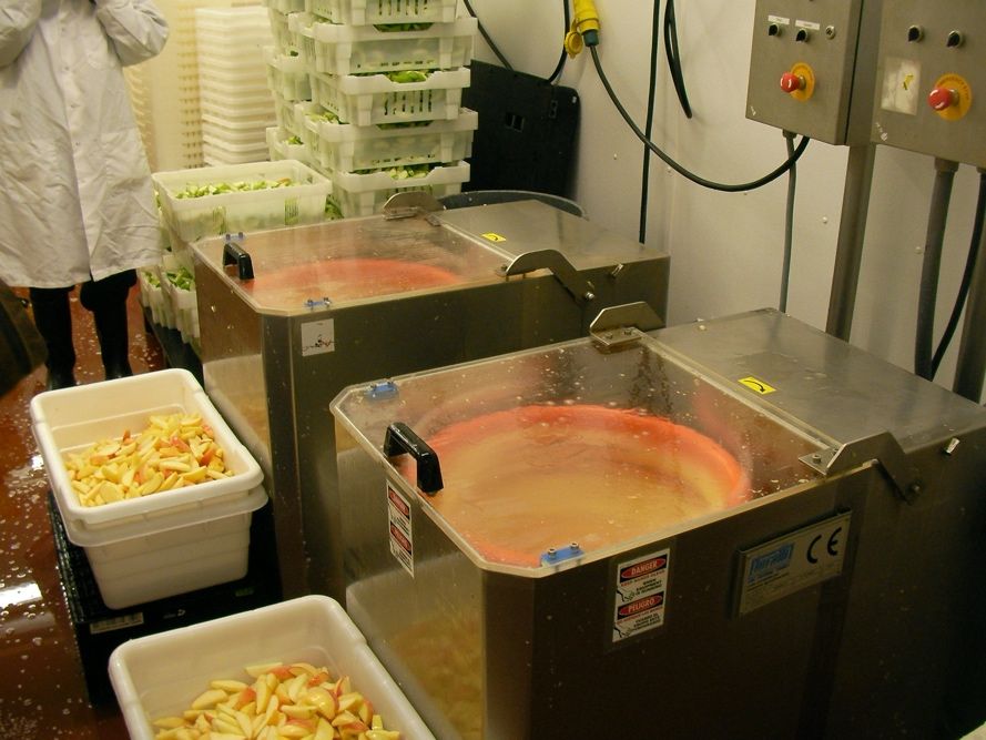 If fresh-cut mango slices are treated with a liquid supplemental treatment, they may be centrifuged to remove the excess liquid, as shown here for apple slices, following immersion in calcium ascorbate solution. 