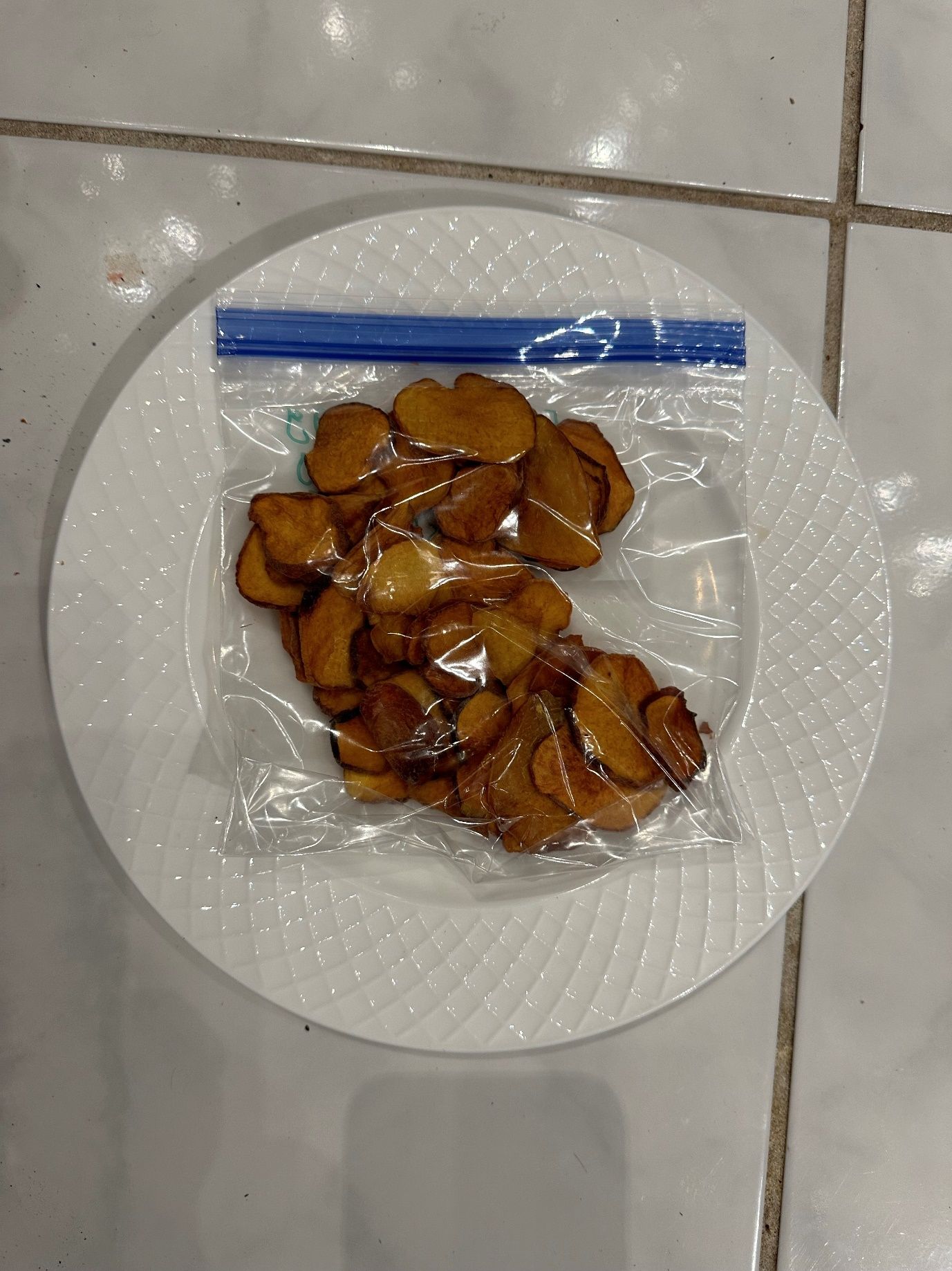 Vacuum packaging of dehydrated ‘UFOne’ peach.