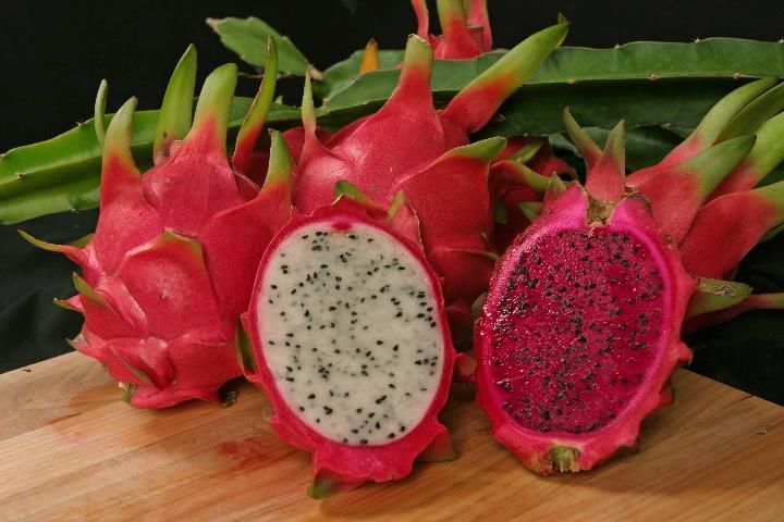 Figure 1. White- and red-pulped dragonfruit.