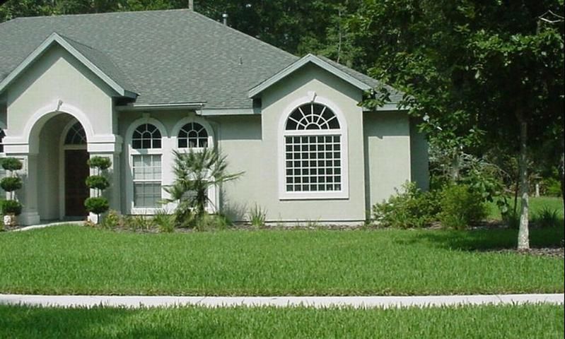 'Floratam' in the landscape. It is the most commonly used lawn grass in Florida.