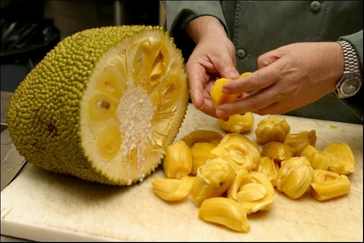 Figure 1. Cleaning a ripe jackfruit.